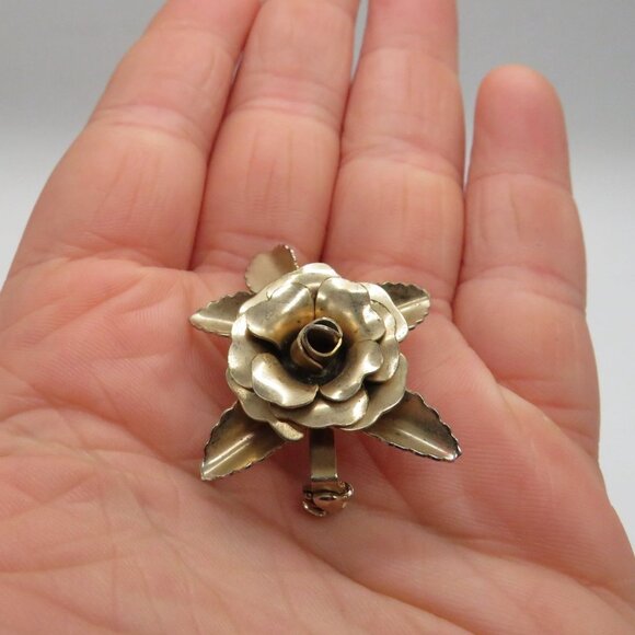 Vintage Rose Brooch Gold Tone Floral Brooch Leaf Accents Safety Clasp - Picture 6 of 7